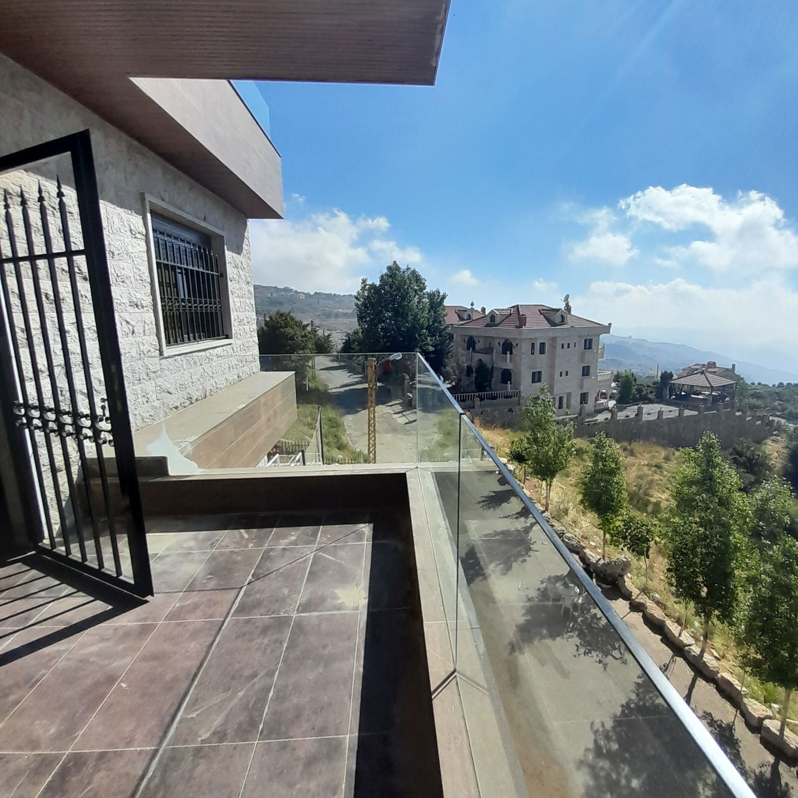 Second Floor Apartment in a Building – Mtein, Zaarour