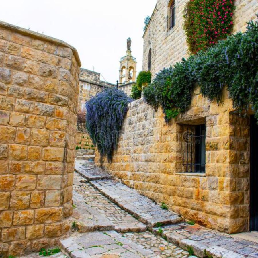 Center of Deir Al Qamar