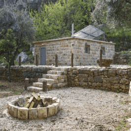 Stone Guesthouse with River Access – Jdeideh, El Chouf