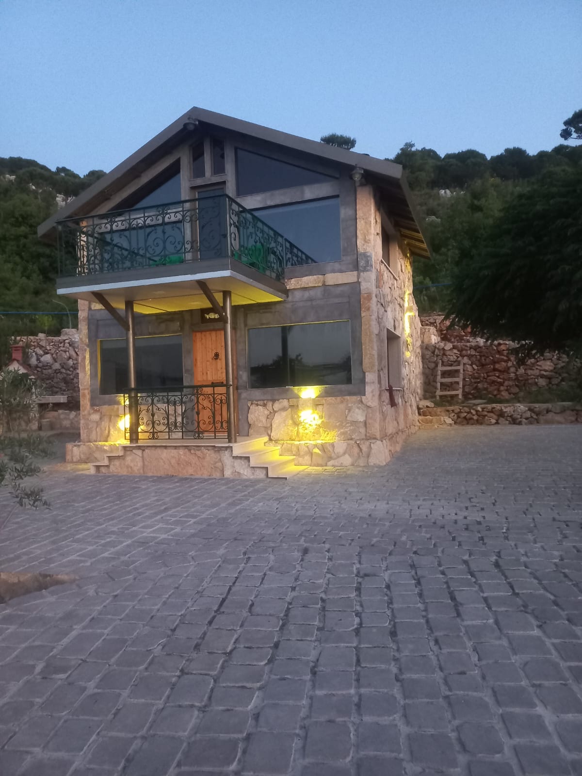 Stone House with Pool for the night – Qornayel, Baabda